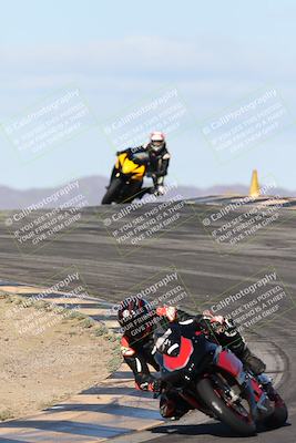 media/Nov-16-2025-Race Pace (Sun) [[8c5fa54630]]/Verified Riders/1-Turns 9 and 10 (925am)/